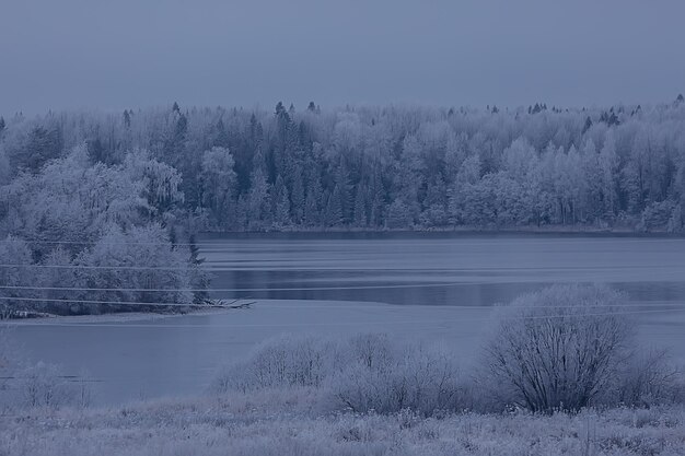 얼어붙은 강 11월 12월, 자연 겨울의 계절 풍경