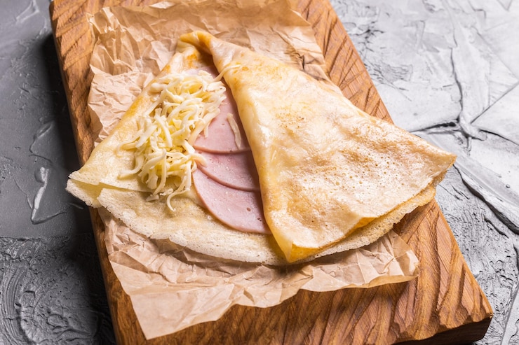 Photo ハムとチーズを詰めたフレンチクレープパンケーキ