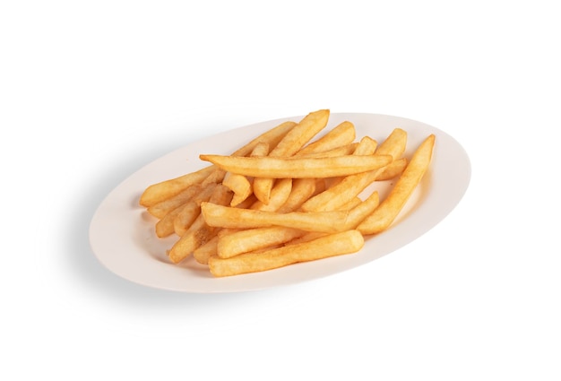 Patatine fritte sul piatto su sfondo bianco