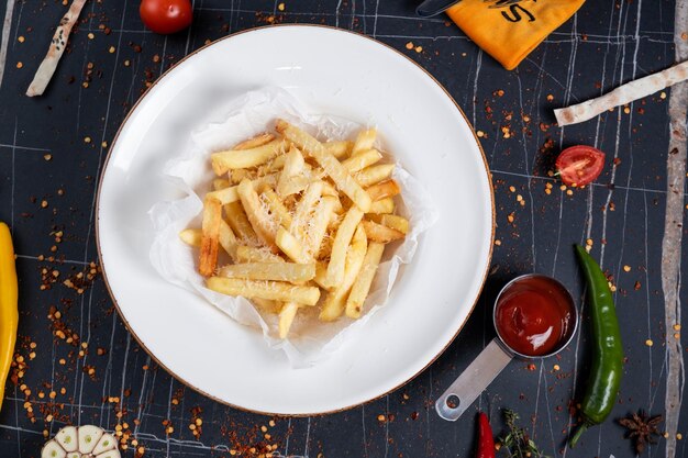 Photo french fries with parmesan cheese