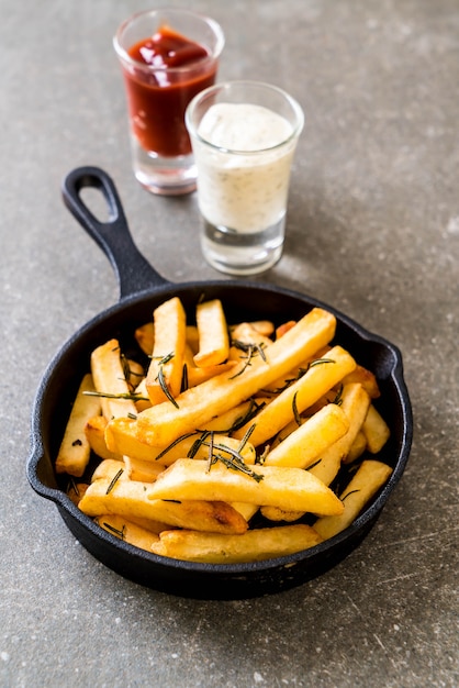 french fries with sauce