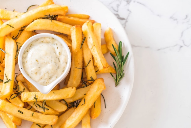 french fries with sauce