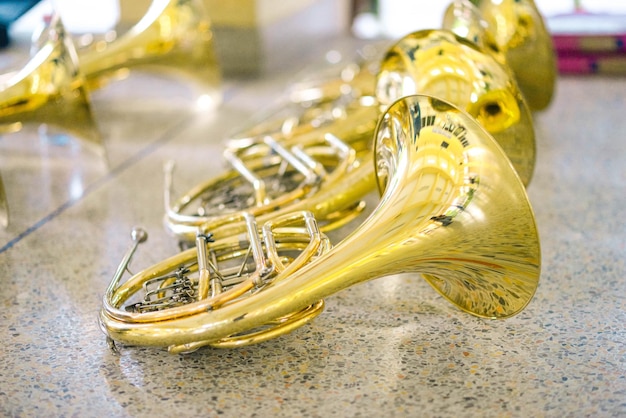 Photo french horn trumpet bass instrument