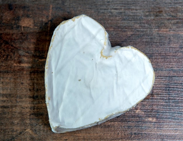 Photo the french neufchatel cheese on wooden table