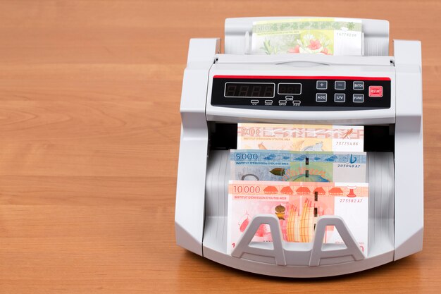 Photo french pacific territories money in a counting machine