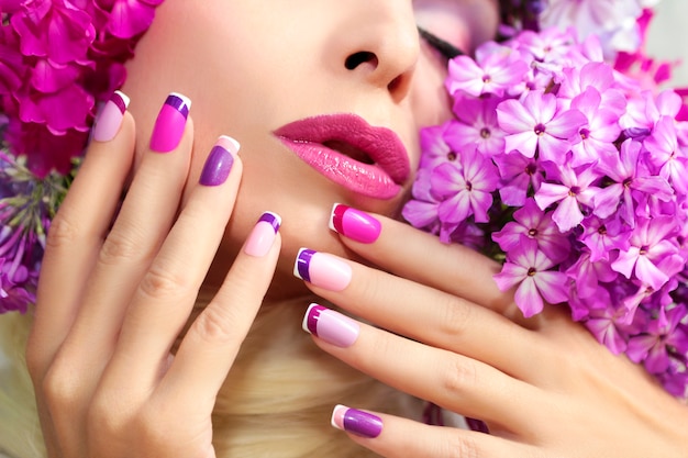 The French pink lilac manicure and makeup with phloxes on the girl