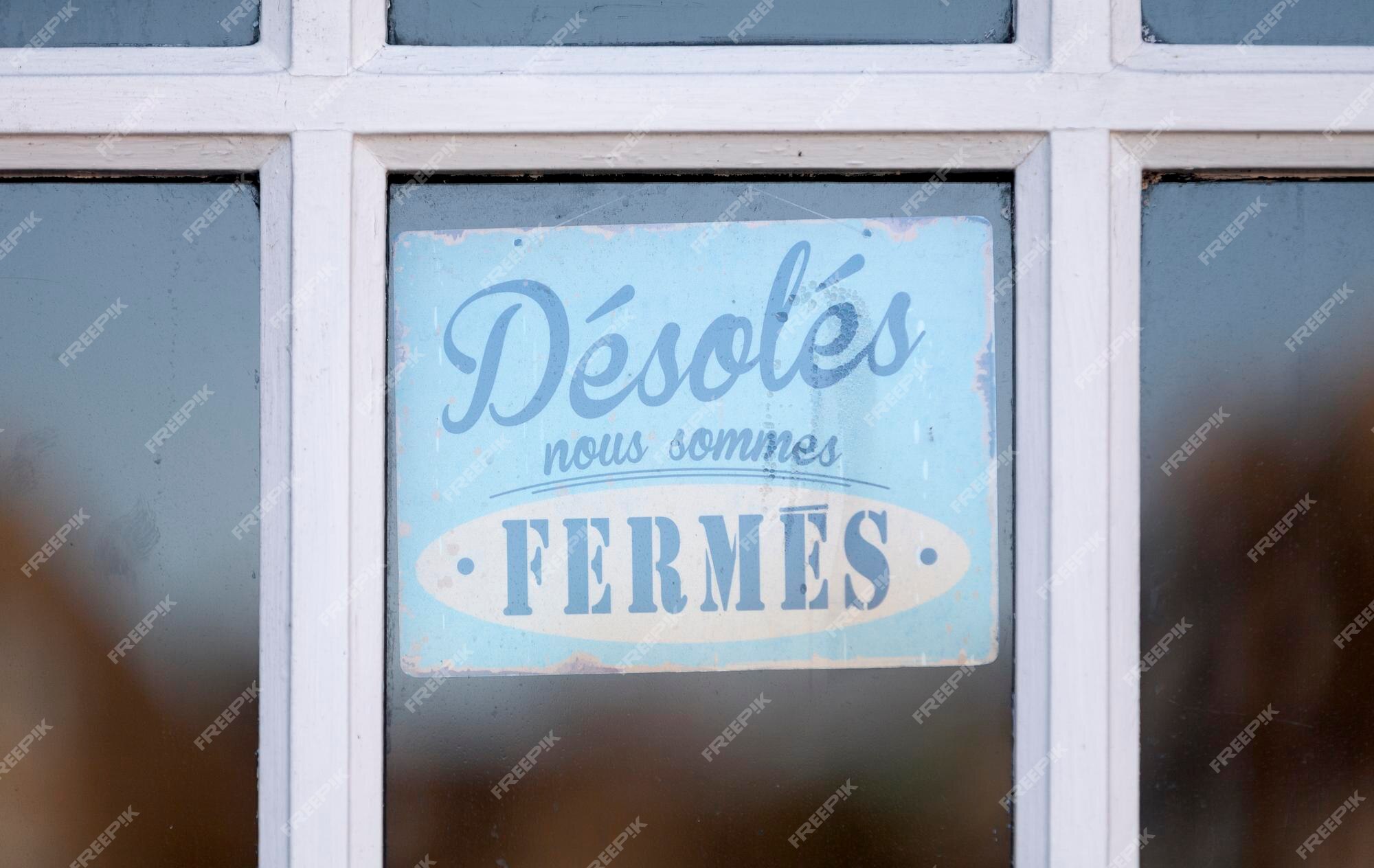 Circular blue sign in the window of a shop saying in French Magasin ouvert  à tous, meaning in english Store open to all Stock Photo - Alamy