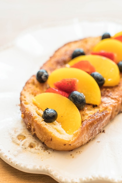 french toast with peach, strawberry and blueberries