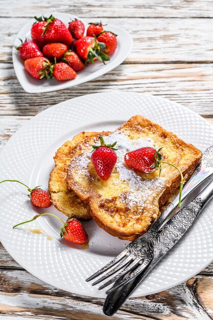 French toast with strawberries