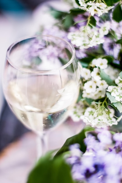 Foto concetto di cucina raffinata e celebrazione di una cantina di vini bianchi francesi