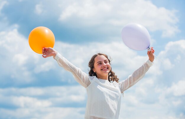 Photo fresh air cheerful girl have fun happy birthday summer holidays and vacation childhood happiness adorable joyful teen celebrate party happiness concept freedom concept happiness is simple