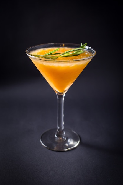 블랙에 신선한 알코올 coctail 음료