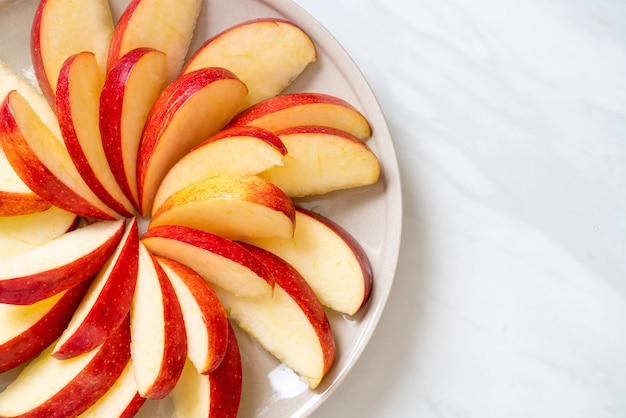 Photo fresh apple slice on plate