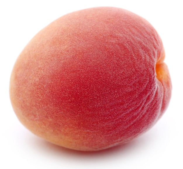 Photo fresh apricot over white background