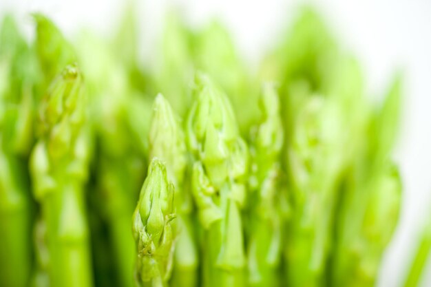 Photo fresh asparagus over white