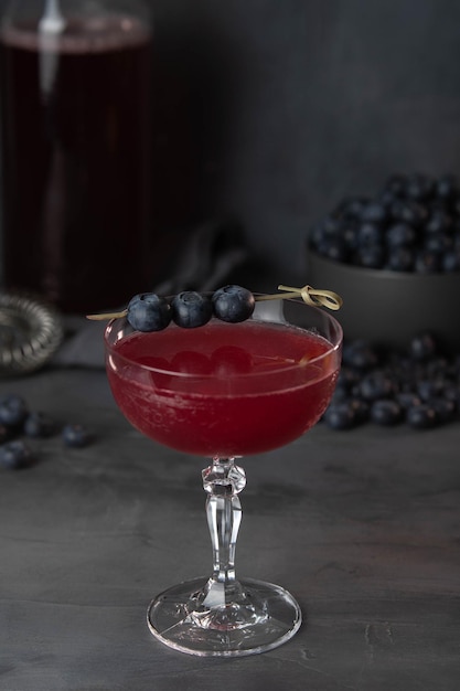Коктейль из свежих ягод с голубикой Летний холодный напиток и коктейль