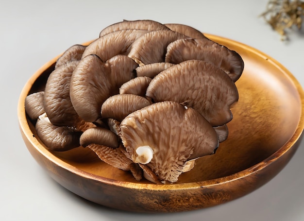 Photo fresh brown beech mushroom or black reishi mushroom