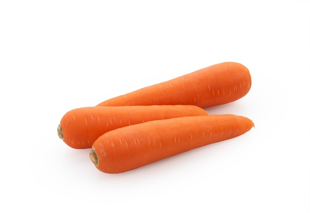 Carota fresca su bianco isolato