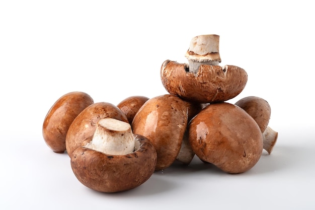 Photo fresh champignon mushrooms isolated on white background brown wet mushrooms