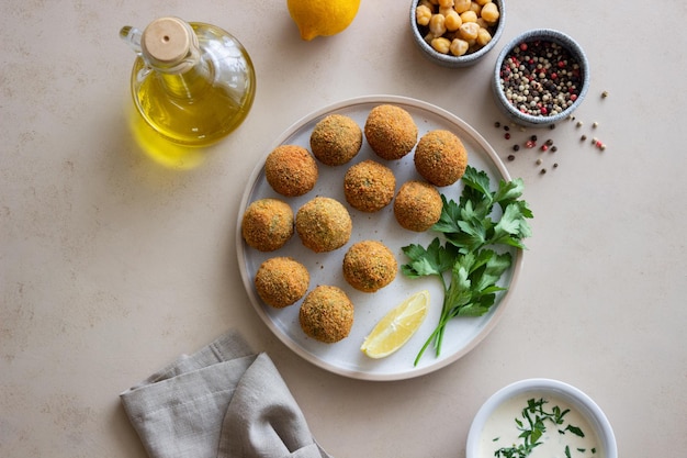 Falafel di ceci freschi. mangiare sano. cibo vegetariano.