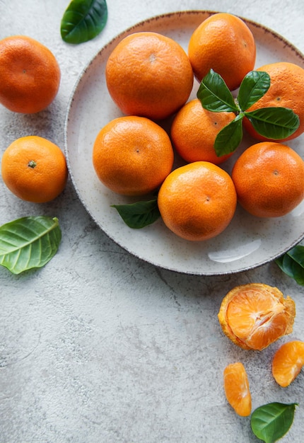 Свежие цитрусовые мандарины апельсины