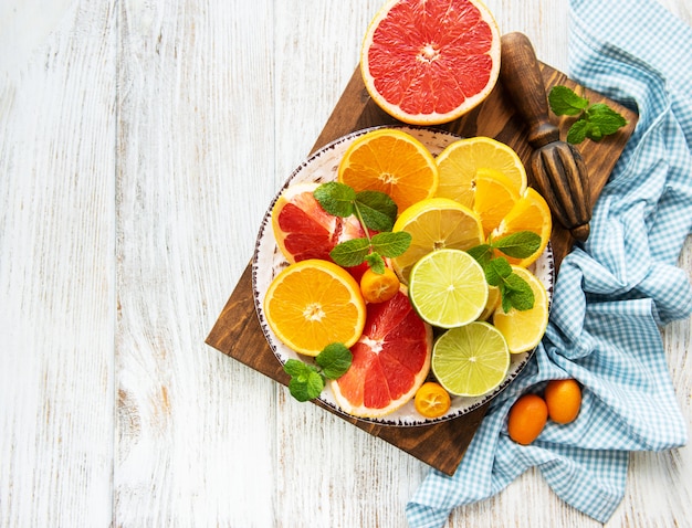 新鮮な柑橘系の果物