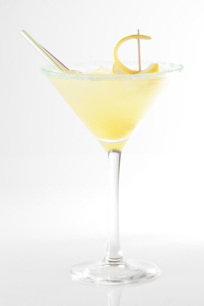 Photo fresh cocktail on a white background