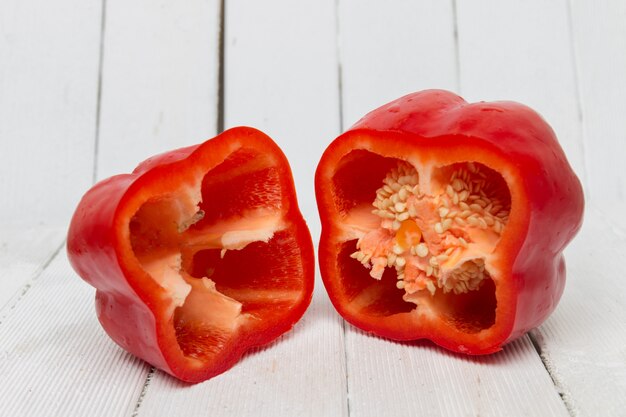 Photo fresh and colorful red bell pepper sliced