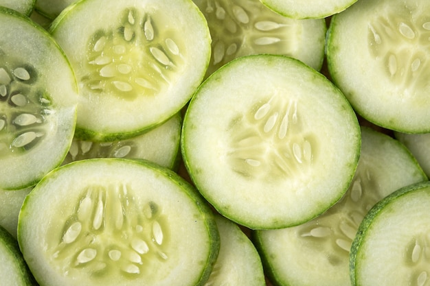 Photo fresh cucumber slices background