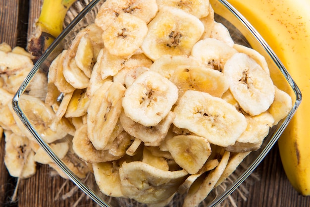 Chips di banane essiccate fresche