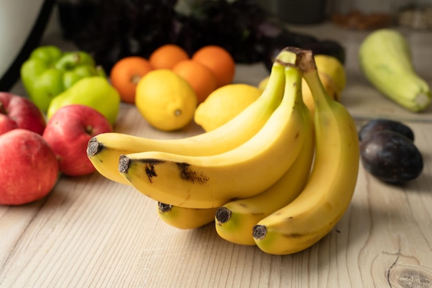 Foto frutta fresca in cucina per uno stile di vita sano