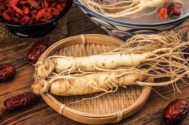 Fresh ginseng and dry slices