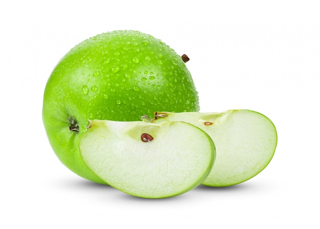 Свежее зеленое яблоко, изолированное на белом с каплей воды