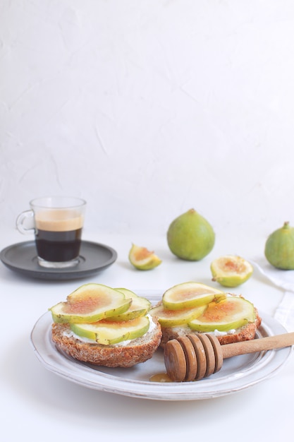 Fresh green figs sandwiches canapes grey rustic plate black coffee