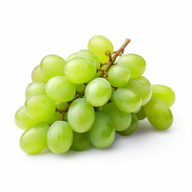 Свежий зеленый виноград, выделенный на белом фоне