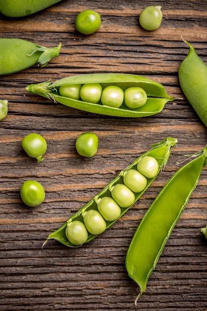 Fresh green peas