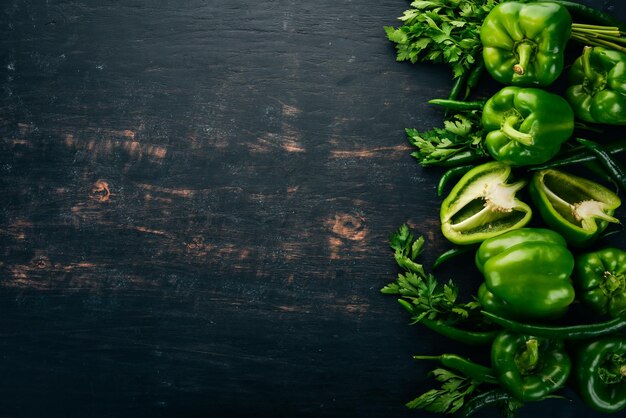 Photo fresh green pepper and chili pepper organic food top view free space for text