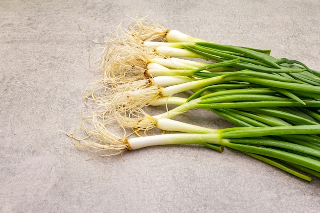 石のテーブル、トップビューで新鮮な野菜