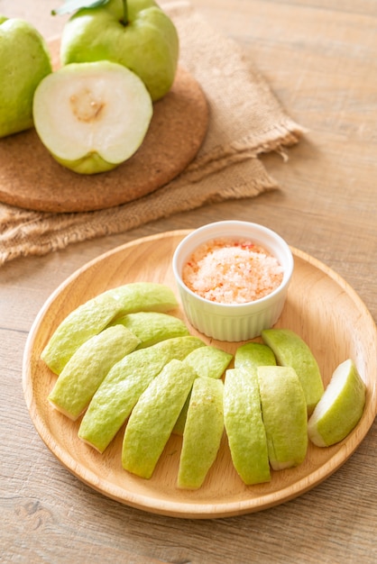 Fresh Guava Sliced with Chili and Salt Dipping