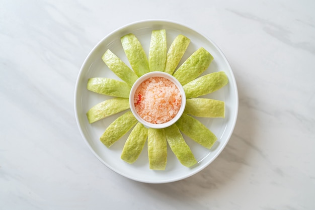 Fresh Guava Sliced with Chili and Salt Dipping