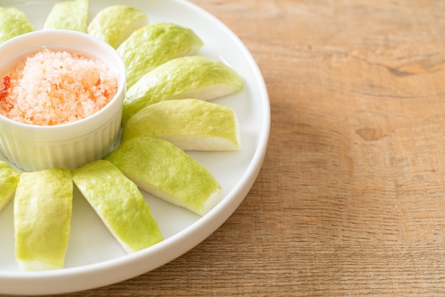 Fresh Guava Sliced with Chili and Salt Dipping