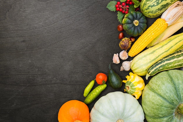 Photo fresh harvest vegetables on wooden background flat lay natural light