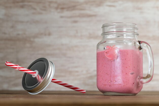 Photo fresh healthy fruit smoothie on a clear background