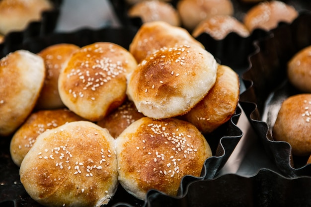 薪オーブンで焼いた焼きたての自家製パン