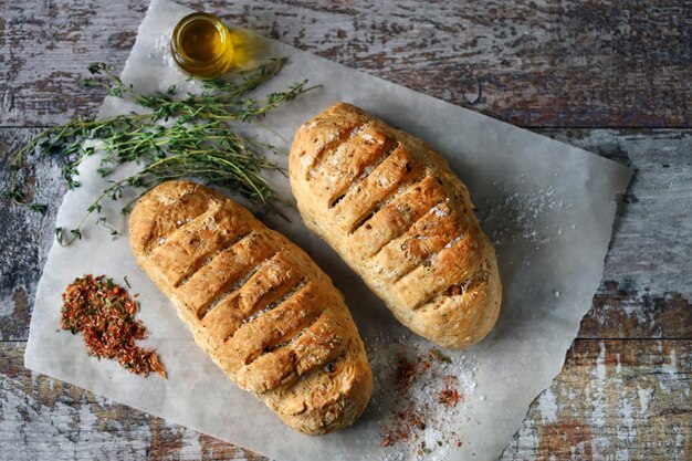 イタリアンハーブとオリーブオイルの焼きたて自家製パン