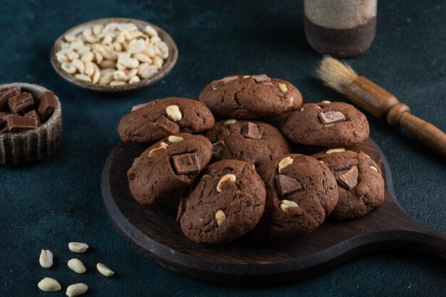 Fresh homemade chocolate chip cookies Brownie cookies Cookies with chocolate and nuts Vegetarian dessert American dessert