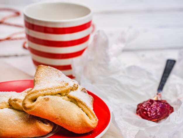 Foto dolci freschi fatti in casa. primo piano, vista laterale