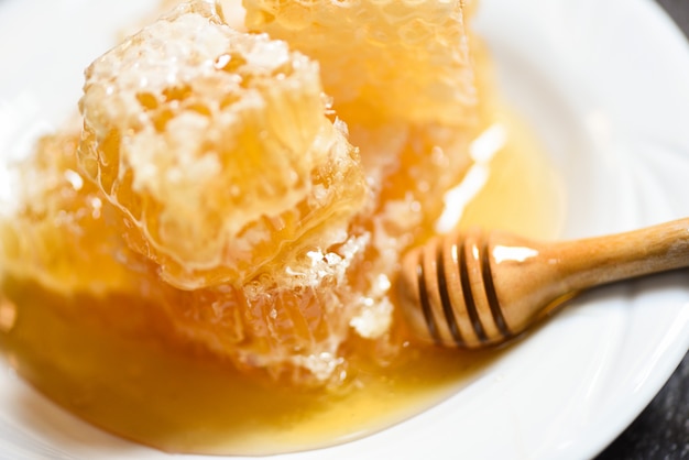 写真 新鮮な蜂蜜の甘い、ハニカムスライスプレート自然健康食品