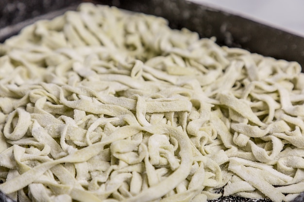 新鮮なイタリアンパスタの卵麺