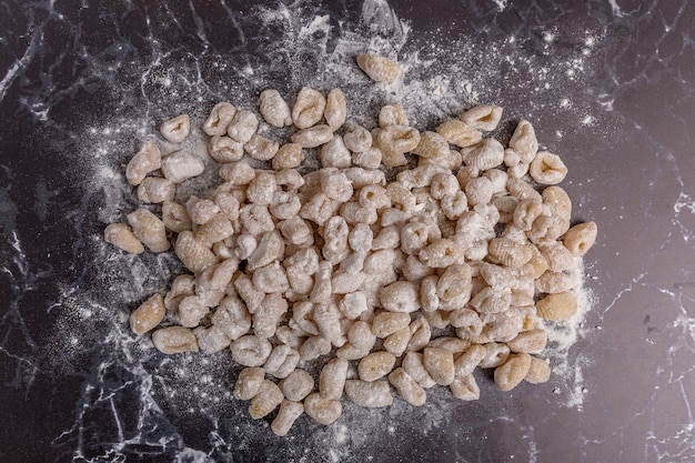 Foto gnocchi di pasta fresca italiana fatti a mano